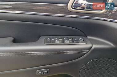 Позашляховик / Кросовер Jeep Grand Cherokee 2014 в 