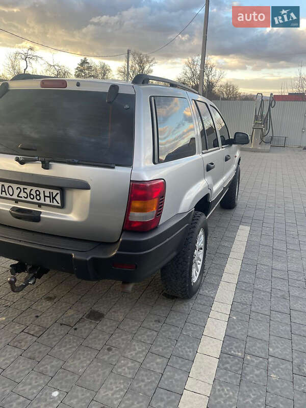 Внедорожник / Кроссовер Jeep Grand Cherokee 2003 в Великом Березном