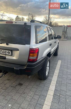 Внедорожник / Кроссовер Jeep Grand Cherokee 2003 в 
