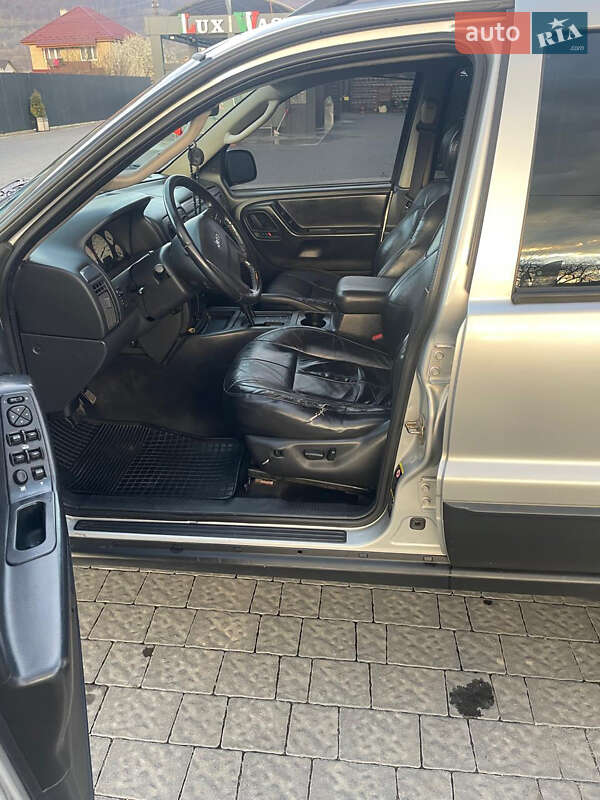 Внедорожник / Кроссовер Jeep Grand Cherokee 2003 в Великом Березном
