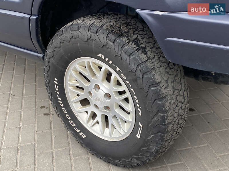 Позашляховик / Кросовер Jeep Grand Cherokee 2000 в Житомирі