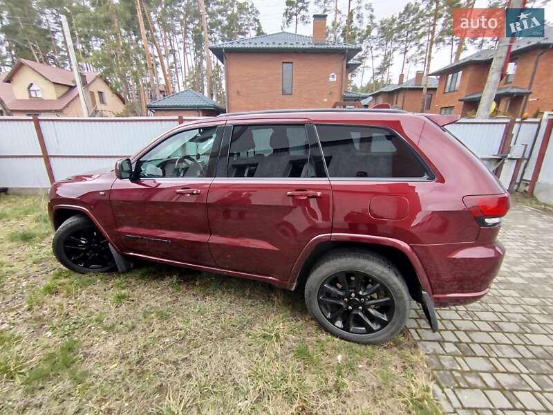 Внедорожник / Кроссовер Jeep Grand Cherokee 2017 в 