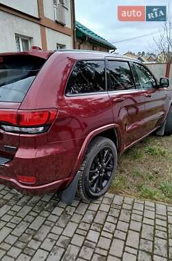 Внедорожник / Кроссовер Jeep Grand Cherokee 2017 в 
