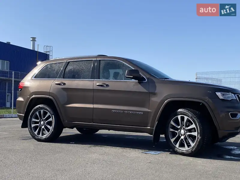 Внедорожник / Кроссовер Jeep Grand Cherokee 2017 в 