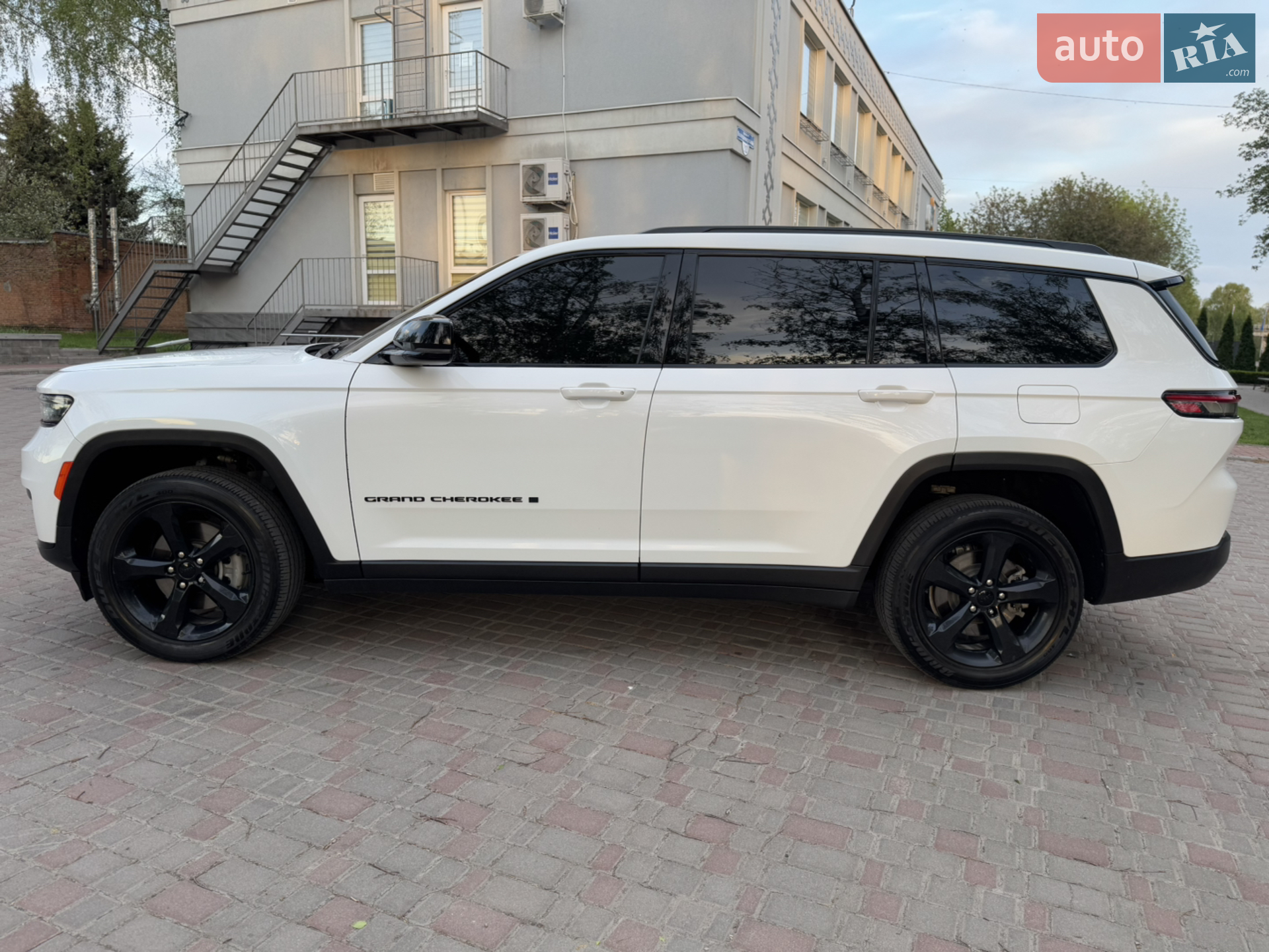 2022 Jeep Grand Cherokee - мініатюра 29