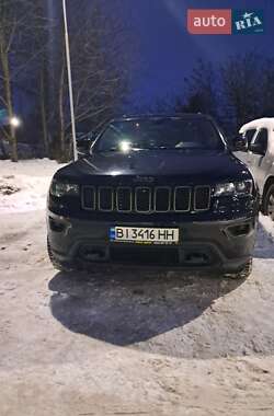 Внедорожник / Кроссовер Jeep Grand Cherokee 2016 в Черновцах