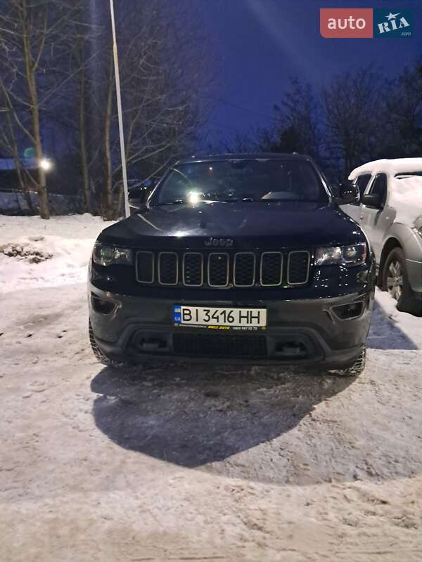 Внедорожник / Кроссовер Jeep Grand Cherokee 2016 в 