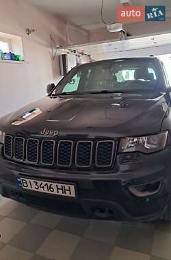 Внедорожник / Кроссовер Jeep Grand Cherokee 2016 в 