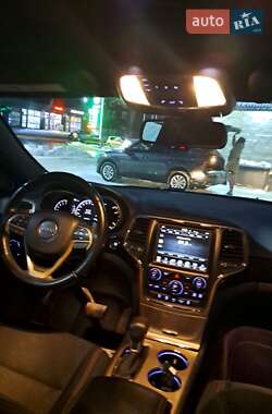 Внедорожник / Кроссовер Jeep Grand Cherokee 2016 в 