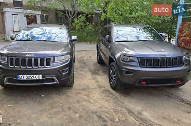 Внедорожник / Кроссовер Jeep Grand Cherokee 2015 в 