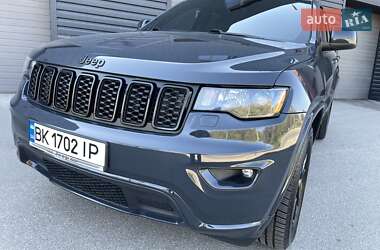 Позашляховик / Кросовер Jeep Grand Cherokee 2017 в 