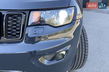 Позашляховик / Кросовер Jeep Grand Cherokee 2017 в 