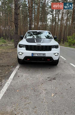 Позашляховик / Кросовер Jeep Grand Cherokee 2017 в 