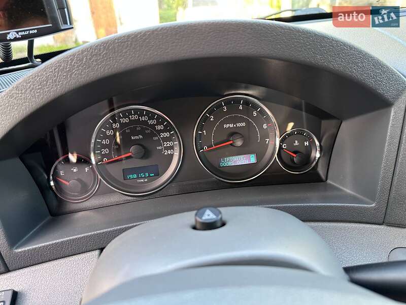 Внедорожник / Кроссовер Jeep Grand Cherokee 2006 в Андреевке фото 11 Внедорожник / Кроссовер Jeep Grand Cherokee 2006 в Андреевке