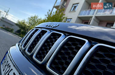 Позашляховик / Кросовер Jeep Grand Cherokee 2018 в 