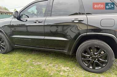 Позашляховик / Кросовер Jeep Grand Cherokee 2017 в 