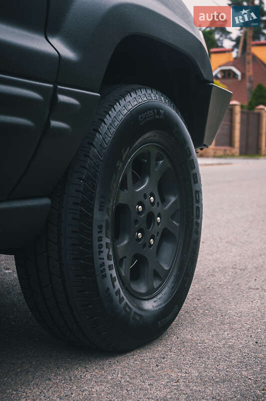 Внедорожник / Кроссовер Jeep Grand Cherokee 2003 в Черкассах