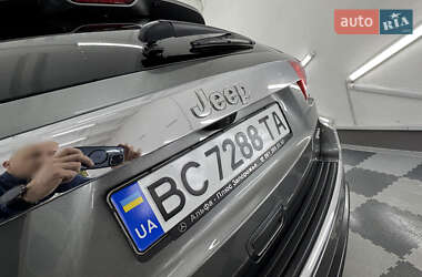 Внедорожник / Кроссовер Jeep Grand Cherokee 2011 в 