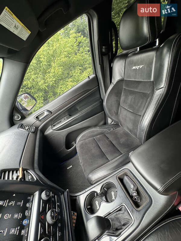 Внедорожник / Кроссовер Jeep Grand Cherokee 2016 в Киеве