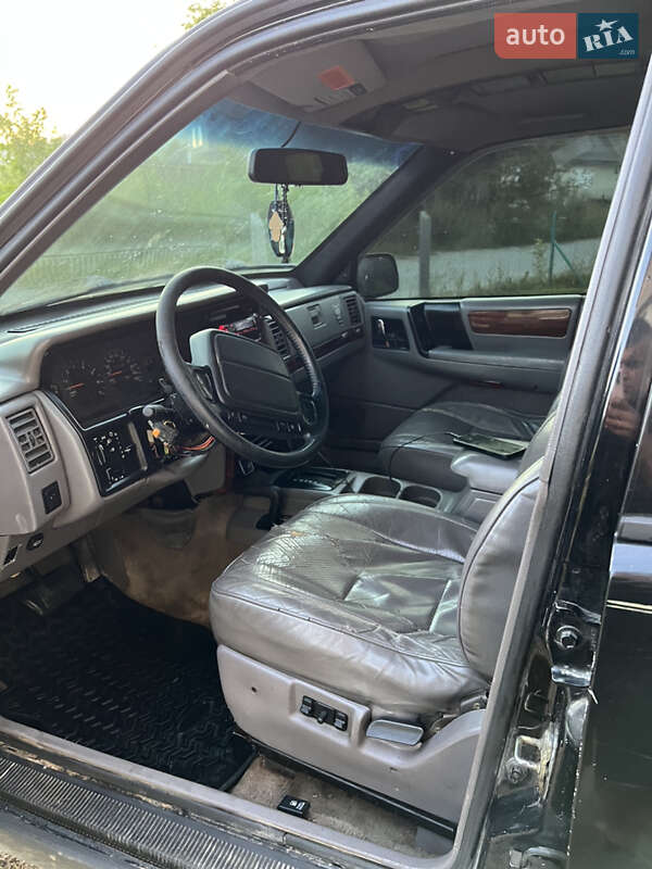 Внедорожник / Кроссовер Jeep Grand Cherokee 1995 в Черной Тисе