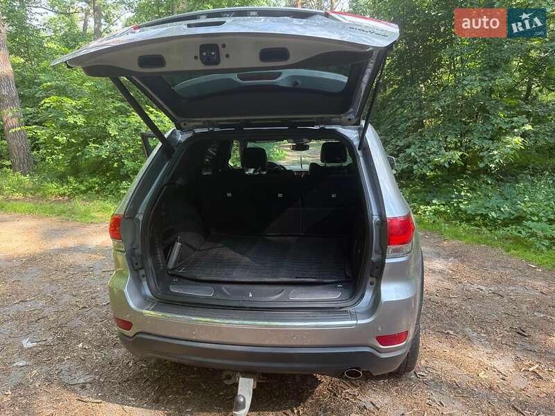 Внедорожник / Кроссовер Jeep Grand Cherokee 2016 в Киеве