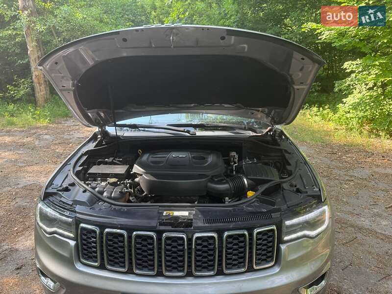 Внедорожник / Кроссовер Jeep Grand Cherokee 2016 в Киеве