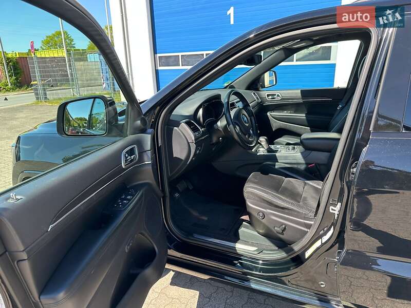 Внедорожник / Кроссовер Jeep Grand Cherokee 2017 в Киеве