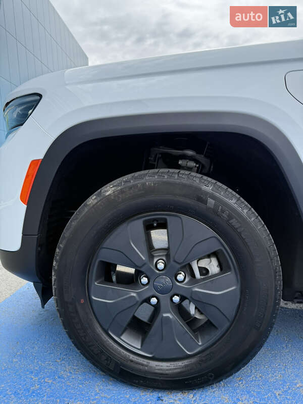Внедорожник / Кроссовер Jeep Grand Cherokee 2022 в Киеве