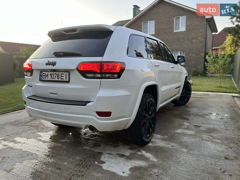 Внедорожник / Кроссовер Jeep Grand Cherokee 2017 в Сумах