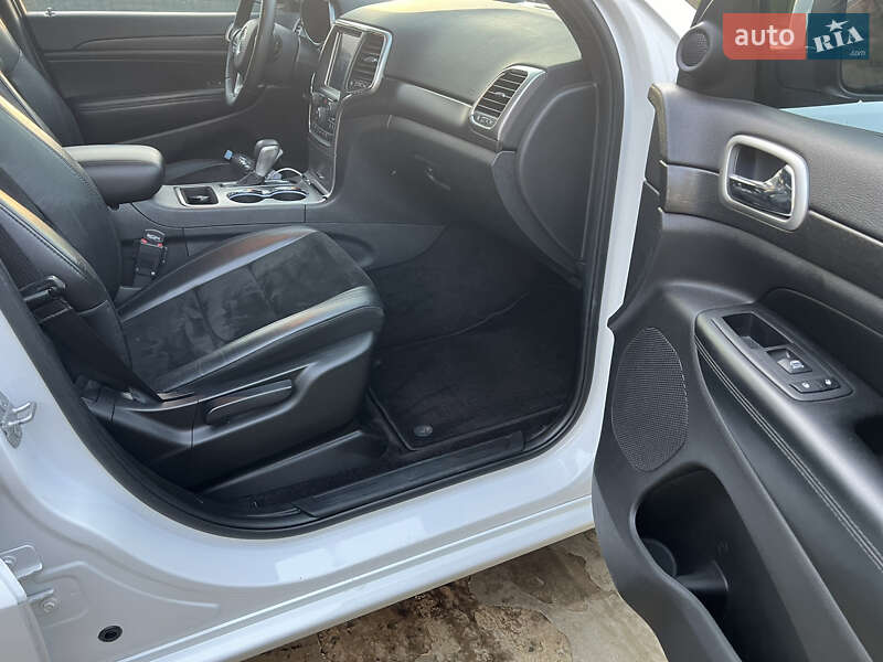 Внедорожник / Кроссовер Jeep Grand Cherokee 2017 в Сумах