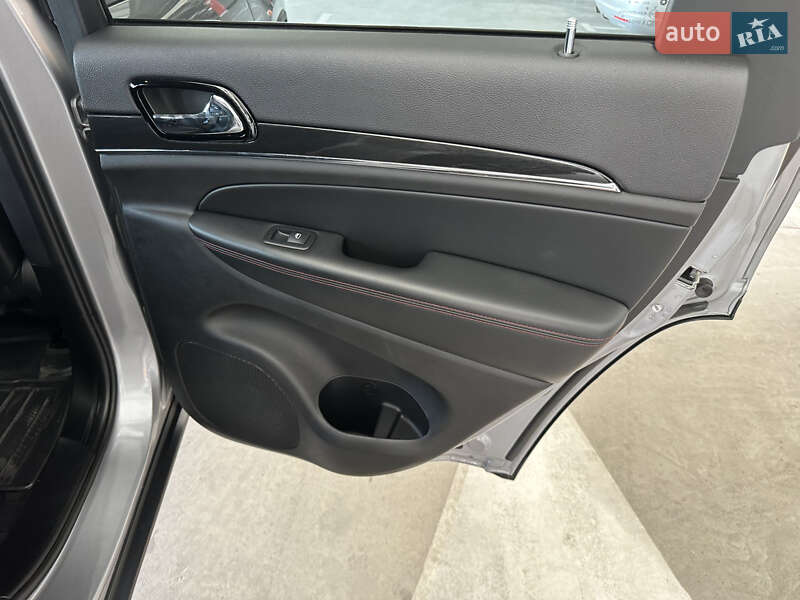 Внедорожник / Кроссовер Jeep Grand Cherokee 2018 в Киеве фото 16 Внедорожник / Кроссовер Jeep Grand Cherokee 2018 в Киеве