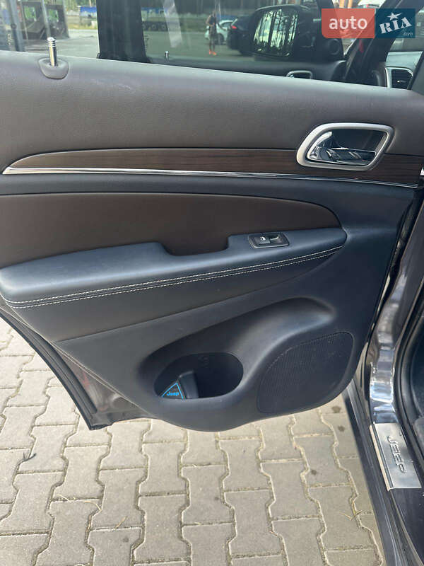 Внедорожник / Кроссовер Jeep Grand Cherokee 2017 в Киеве фото 11 Внедорожник / Кроссовер Jeep Grand Cherokee 2017 в Киеве