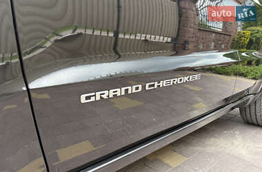 Внедорожник / Кроссовер Jeep Grand Cherokee 2015 в 