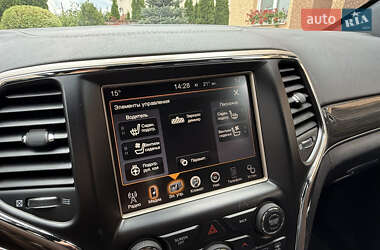 Внедорожник / Кроссовер Jeep Grand Cherokee 2015 в 