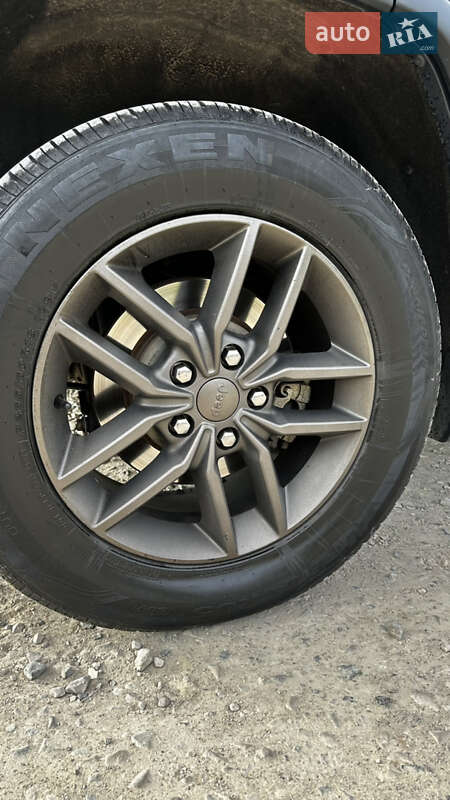 Внедорожник / Кроссовер Jeep Grand Cherokee 2016 в Ивано-Франковске