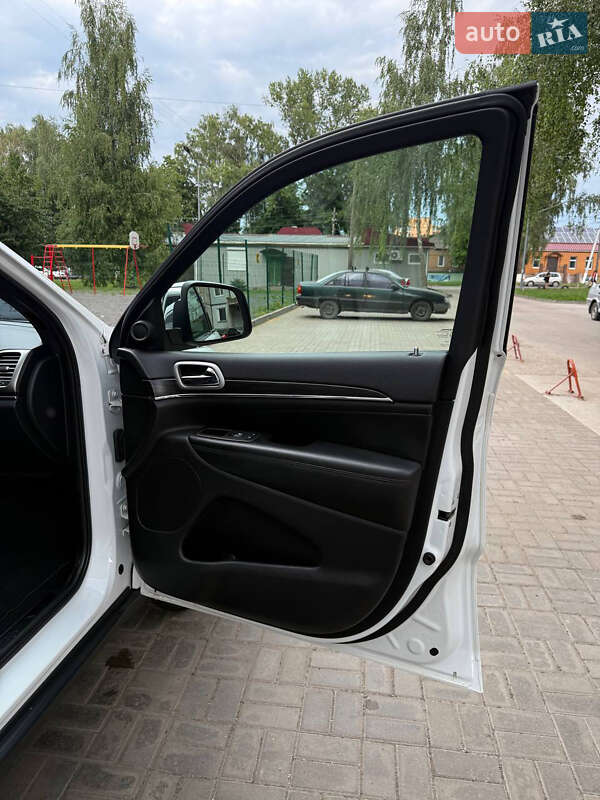 Внедорожник / Кроссовер Jeep Grand Cherokee 2019 в Ромнах фото 16 Внедорожник / Кроссовер Jeep Grand Cherokee 2019 в Ромнах