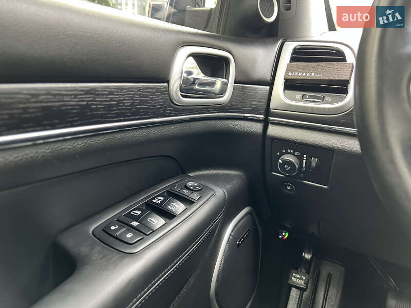 Внедорожник / Кроссовер Jeep Grand Cherokee 2017 в Киеве