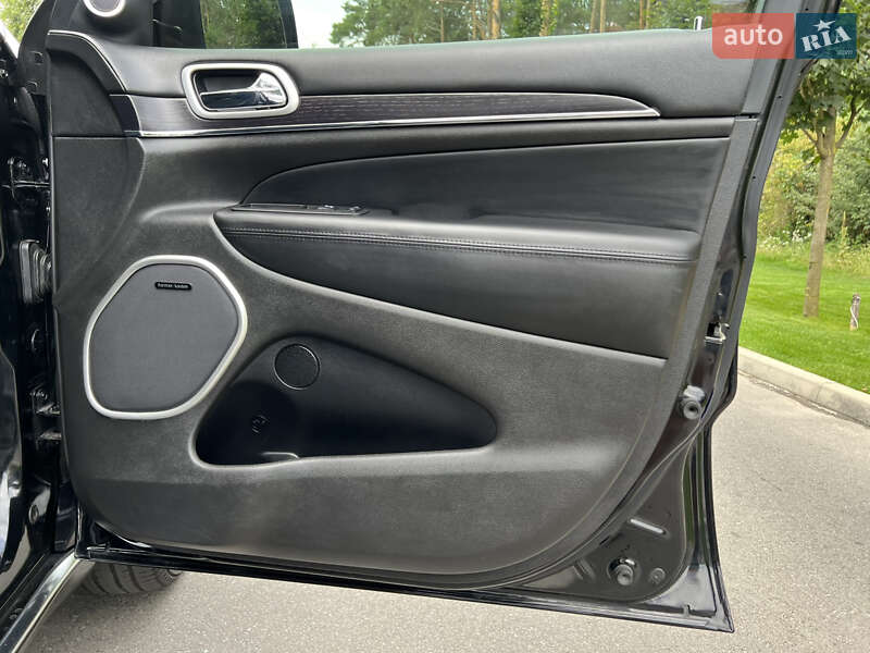 Внедорожник / Кроссовер Jeep Grand Cherokee 2017 в Киеве