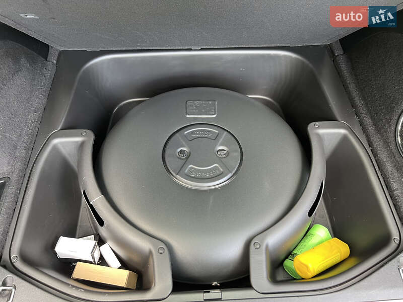 Внедорожник / Кроссовер Jeep Grand Cherokee 2017 в Киеве