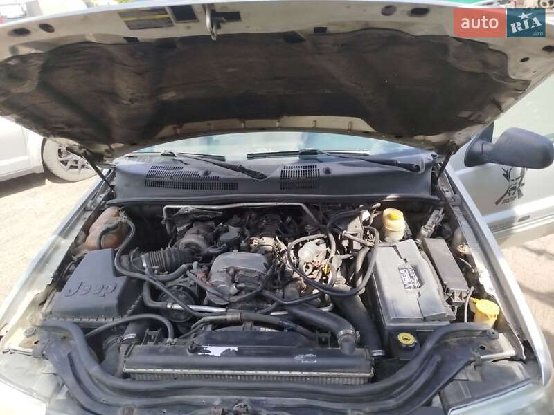 Внедорожник / Кроссовер Jeep Grand Cherokee 2003 в Тернополе