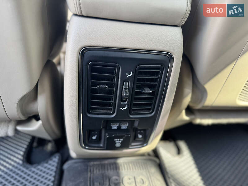 Внедорожник / Кроссовер Jeep Grand Cherokee 2014 в Киеве