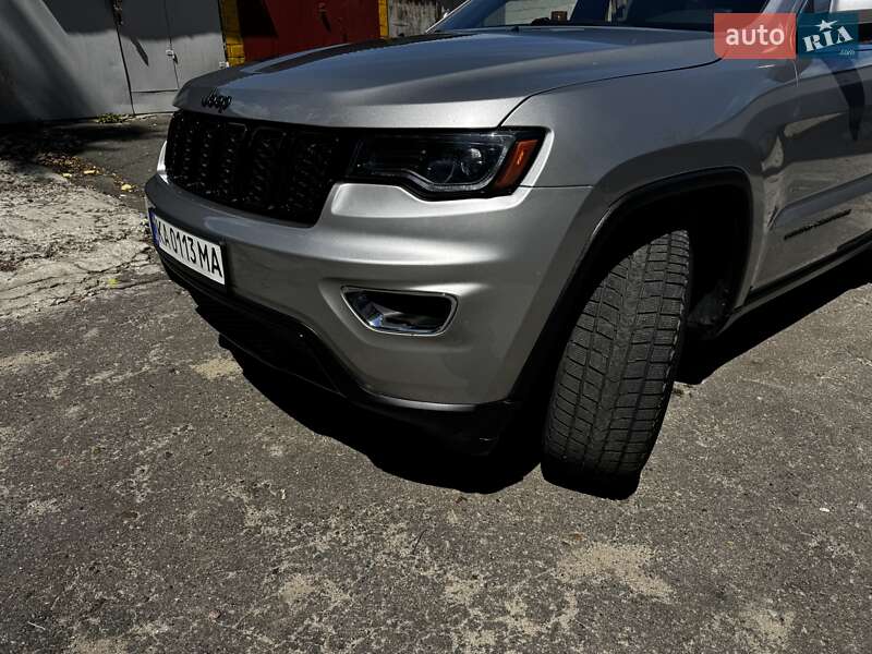 Внедорожник / Кроссовер Jeep Grand Cherokee 2015 в Киеве