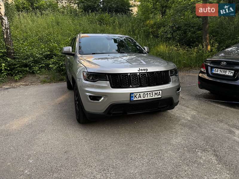 Внедорожник / Кроссовер Jeep Grand Cherokee 2015 в Киеве