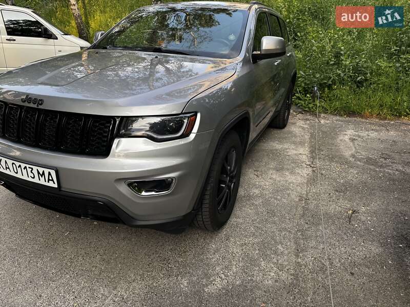 Внедорожник / Кроссовер Jeep Grand Cherokee 2015 в Киеве