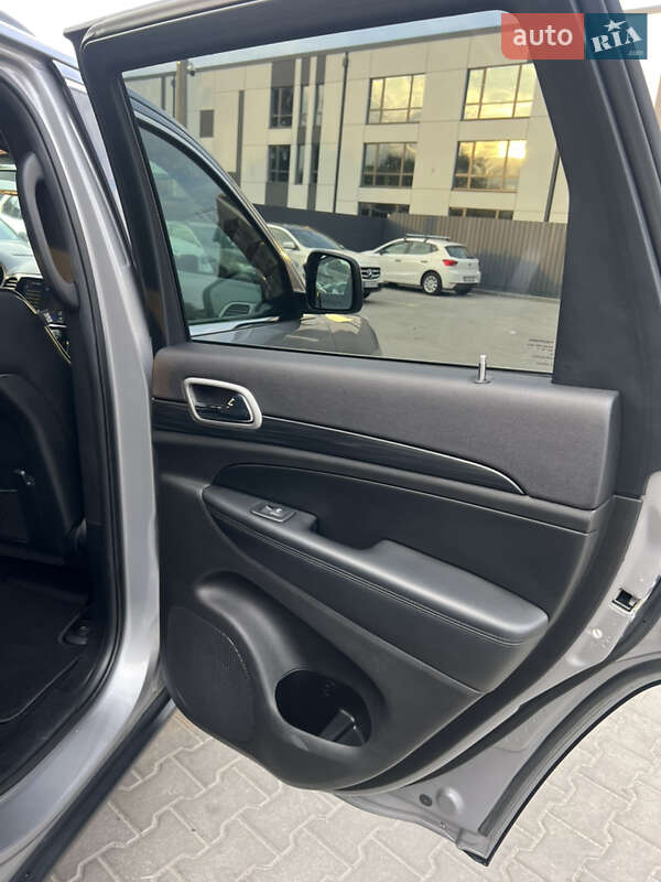 Внедорожник / Кроссовер Jeep Grand Cherokee 2019 в Киеве фото 20 Внедорожник / Кроссовер Jeep Grand Cherokee 2019 в Киеве
