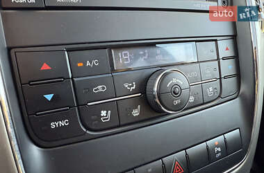 Позашляховик / Кросовер Jeep Grand Cherokee 2011 в 