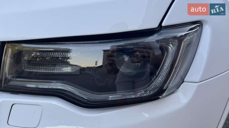 Внедорожник / Кроссовер Jeep Grand Cherokee 2016 в Киеве