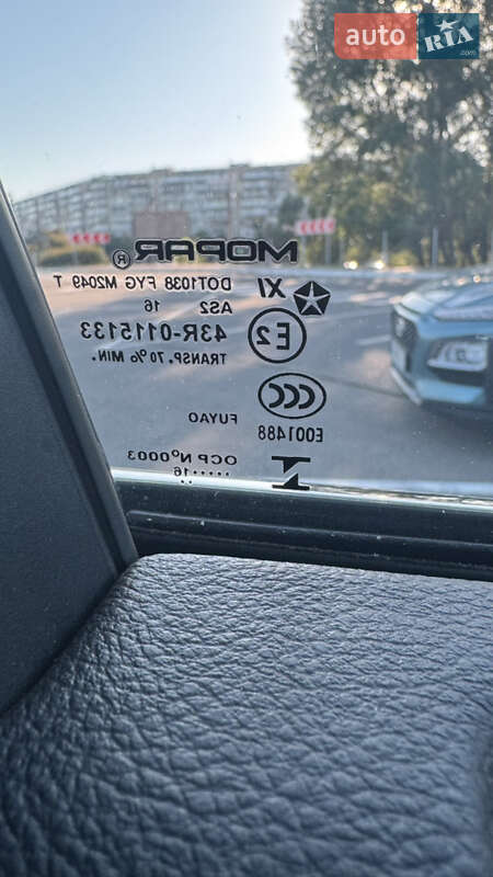 Внедорожник / Кроссовер Jeep Grand Cherokee 2016 в Киеве