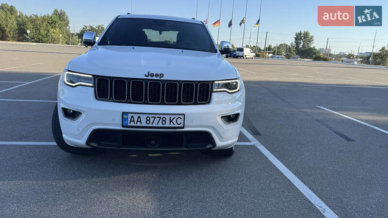 Внедорожник / Кроссовер Jeep Grand Cherokee 2016 в Киеве