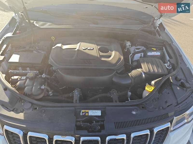 Внедорожник / Кроссовер Jeep Grand Cherokee 2018 в Киеве фото 18 Внедорожник / Кроссовер Jeep Grand Cherokee 2018 в Киеве